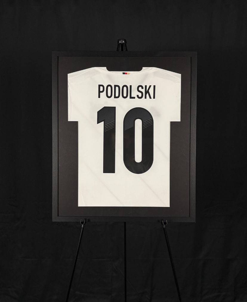 Trikotrahmen Conference League